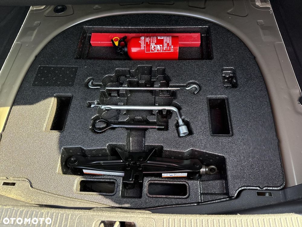 Toyota Camry 2.5 Hybrid Prestige CVT - 25