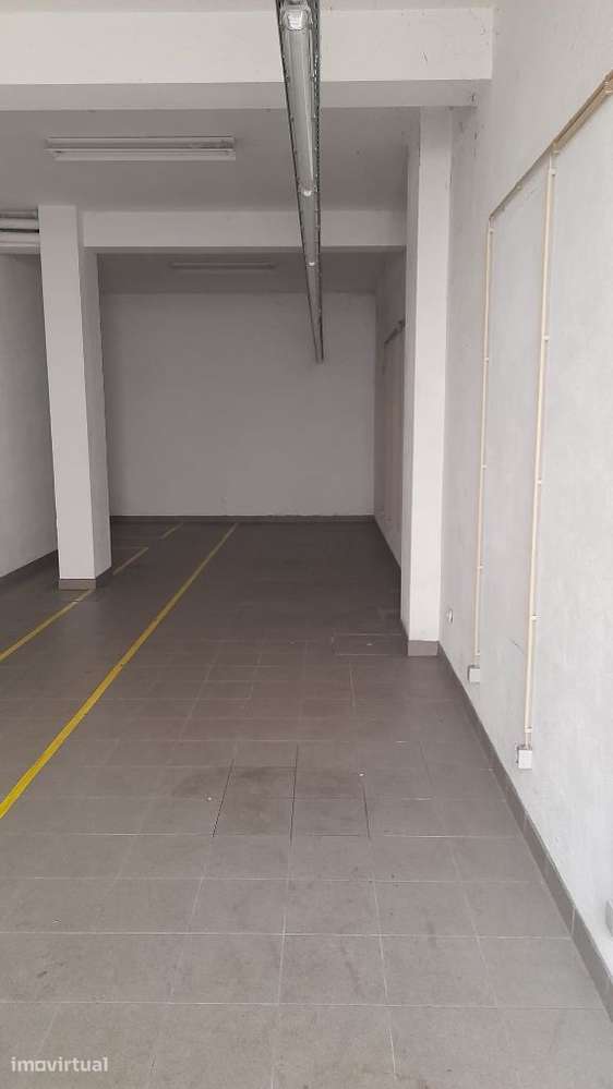 Armazém no centro de Barcelos - Grande imagem: 4/4