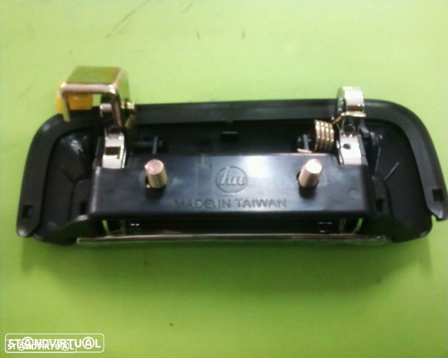 Punho puxador porta mala Mitsubishi Strakar L200 K74 1996-2005 - 2