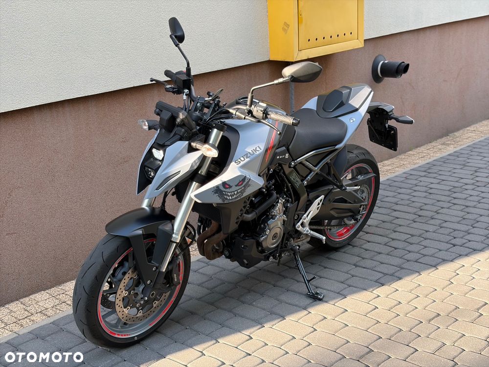 Suzuki GSX - 2