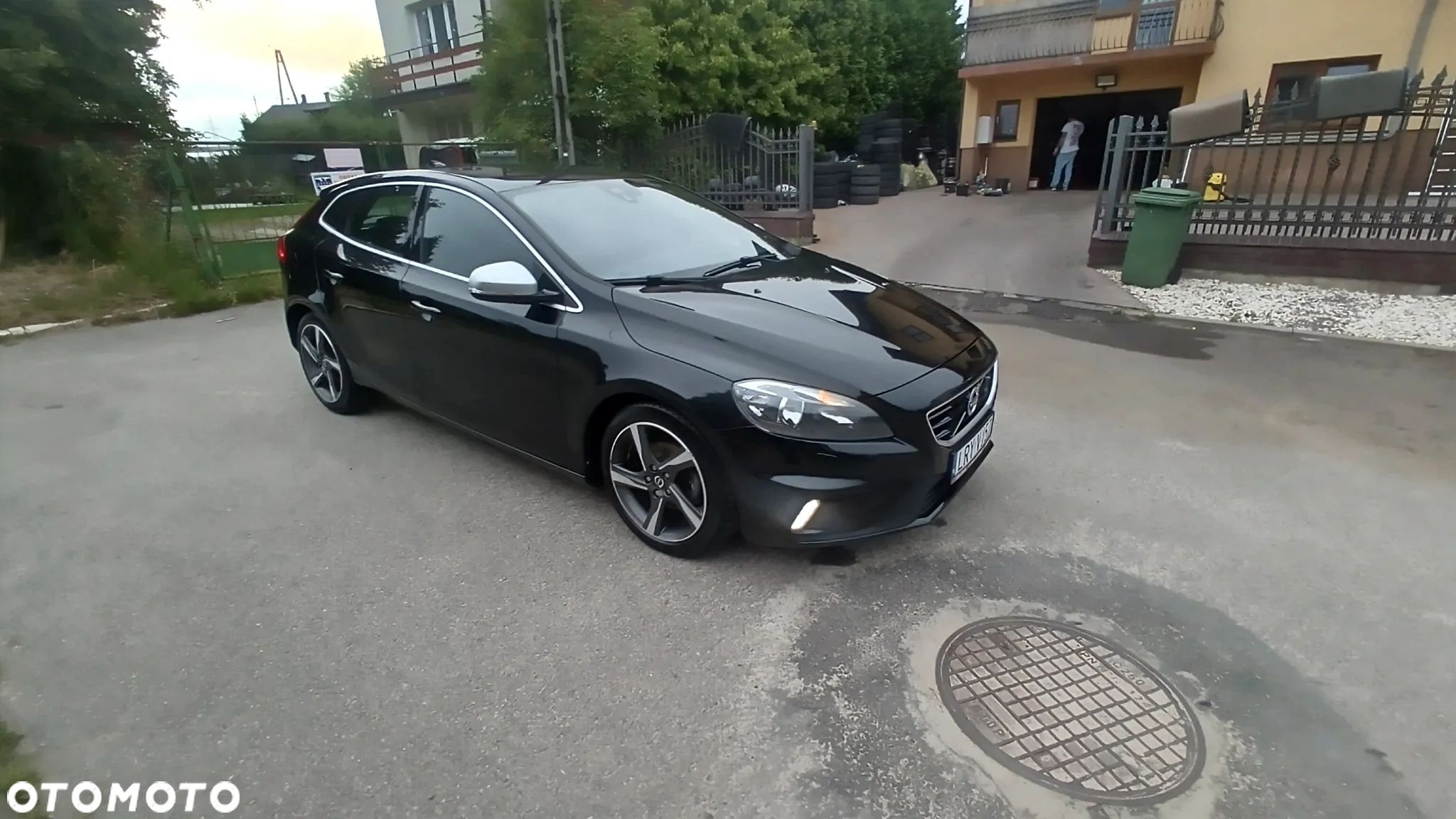Volvo V40 D2 R-Design - 1