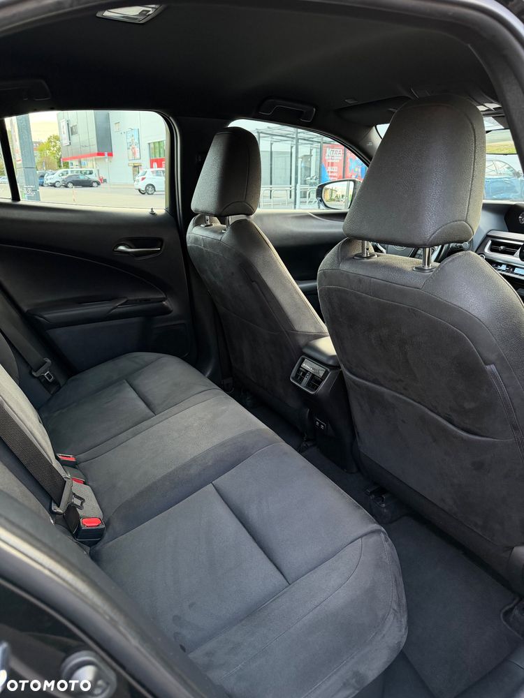 Lexus UX 250h Business Edition - 29