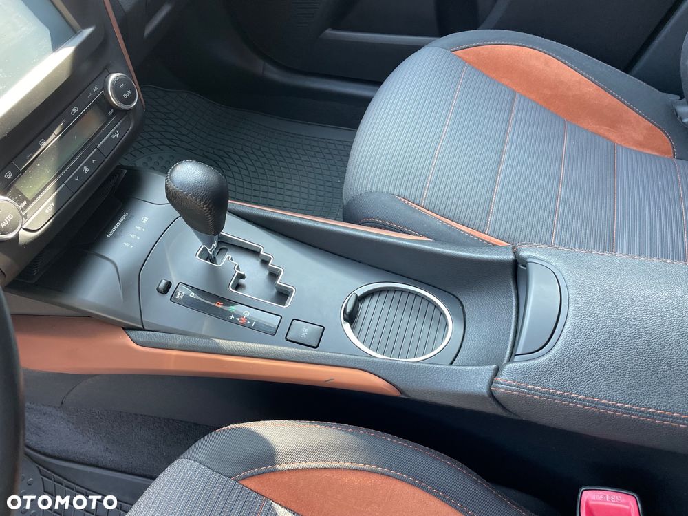 Toyota Avensis 1.8 Premium MS - 11