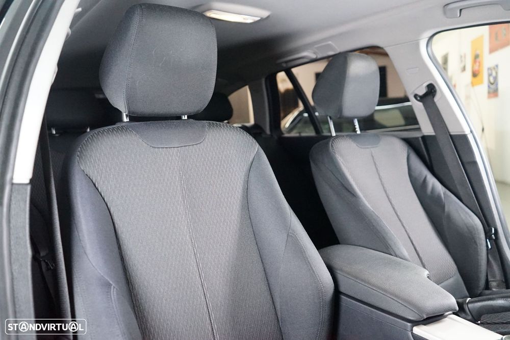 BMW 320 d Touring Auto Exclusive - 40