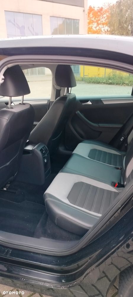 Volkswagen Jetta 2.0 TDI Highline - 7