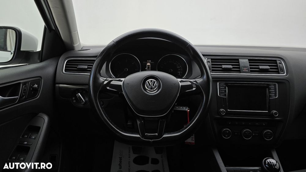 Volkswagen Jetta 2.0 TDI Highline - 16