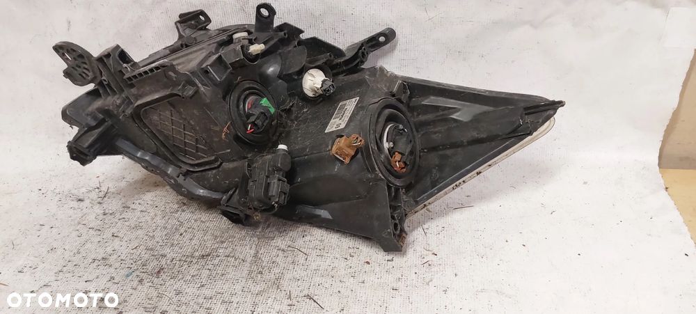 .  PRZOD PRZEDNIA LAMPA PRAWA TOYOTA AURIS E15 - 5