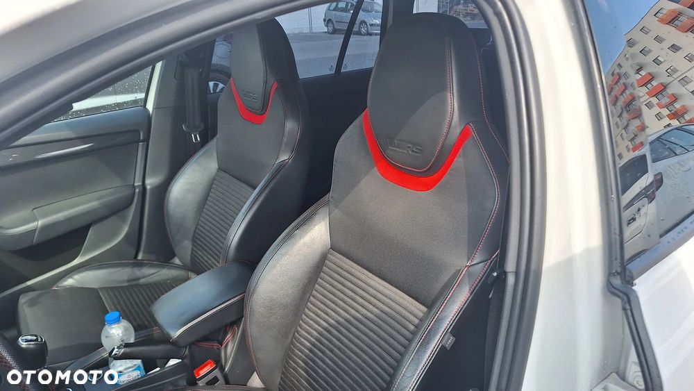 Skoda Octavia Combi 2.0 TDI RS - 12