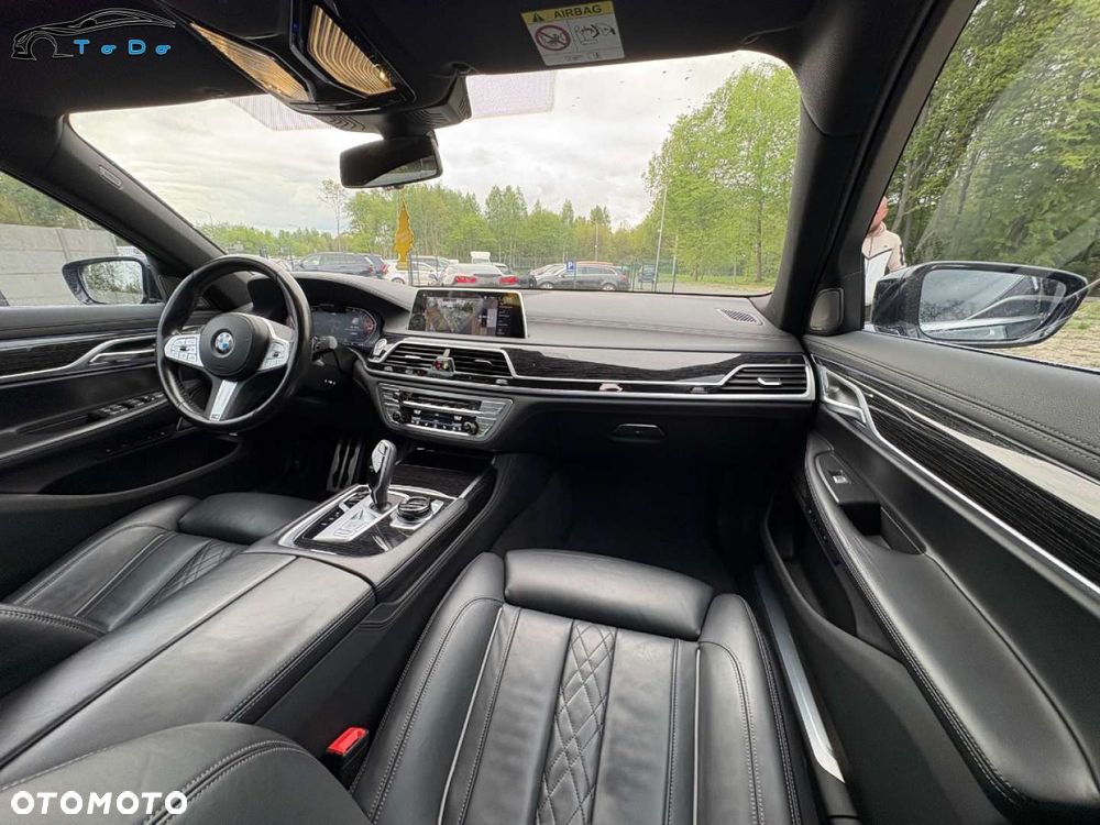 BMW Seria 7 750i xDrive - 29