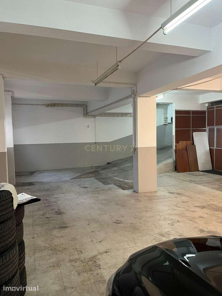 Armazém com uma área de 273 m2, localizado no Pendão – Queluz, com ace - Grande imagem: 2/6
