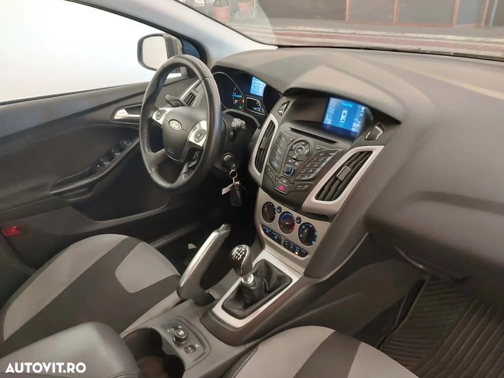 Ford Focus 1.6 TDCi DPF Champions Edition - 8