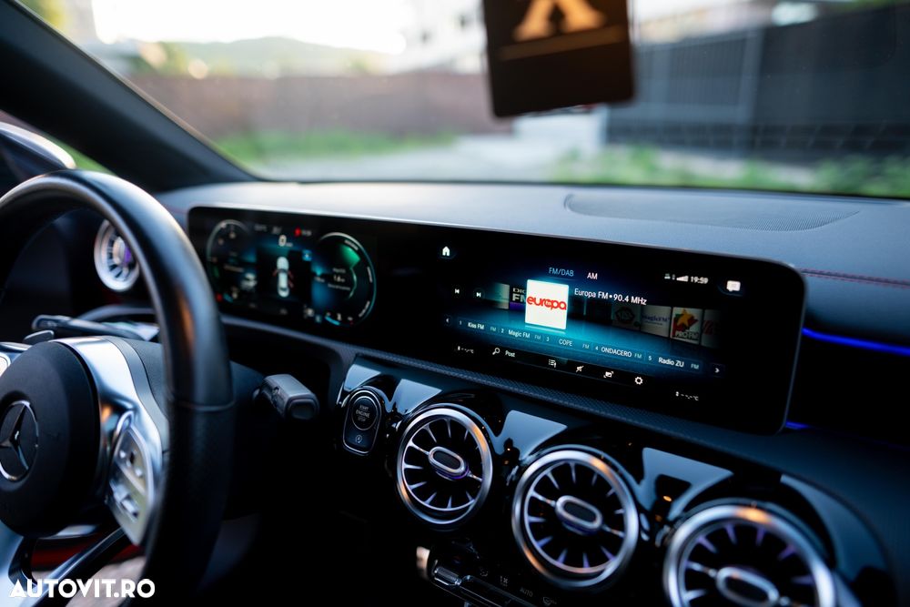 Mercedes-Benz CLA 250 4Matic 7G-DCT AMG Line - 3