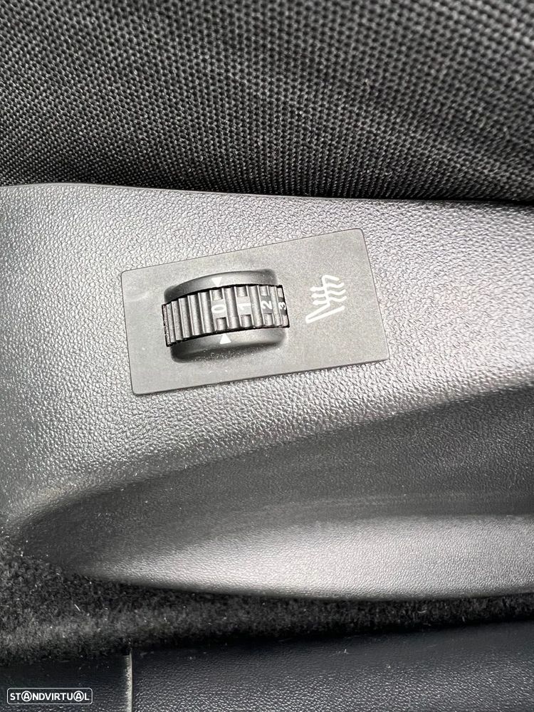 Peugeot 2008 1.2 PureTech Allure - 12