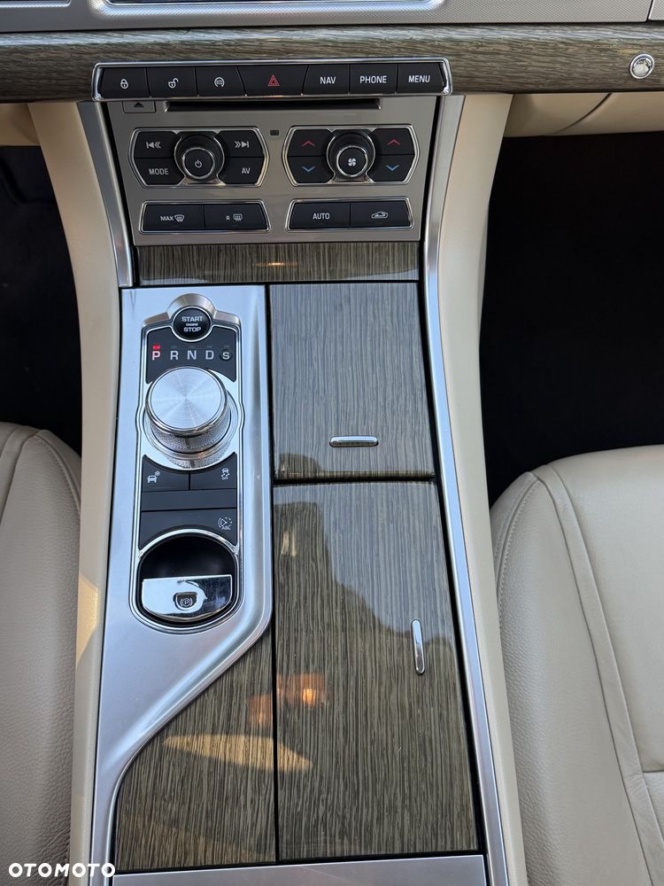 Jaguar XF - 5