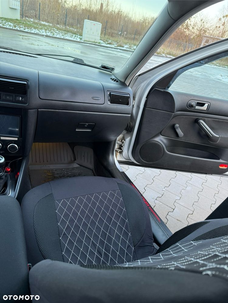 Volkswagen Golf 1.9 TDI Highline - 29