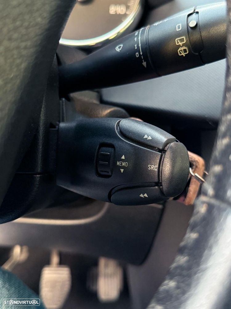 Peugeot 207 1.4 HDi Premium - 21