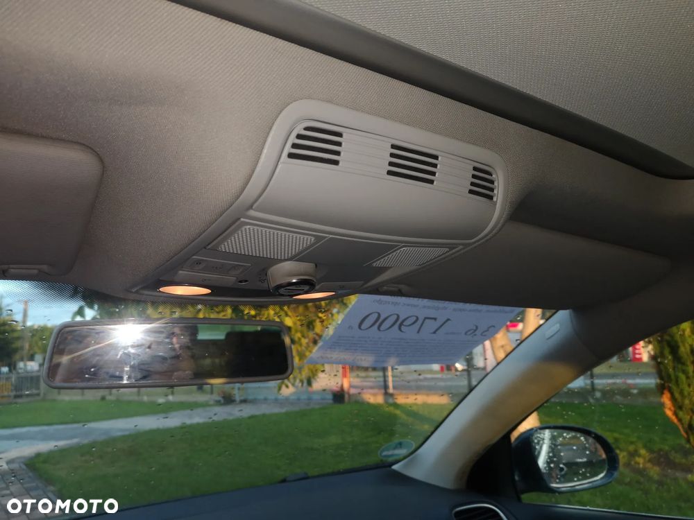 Volkswagen Golf 1.6 TDI DPF Highline - 34