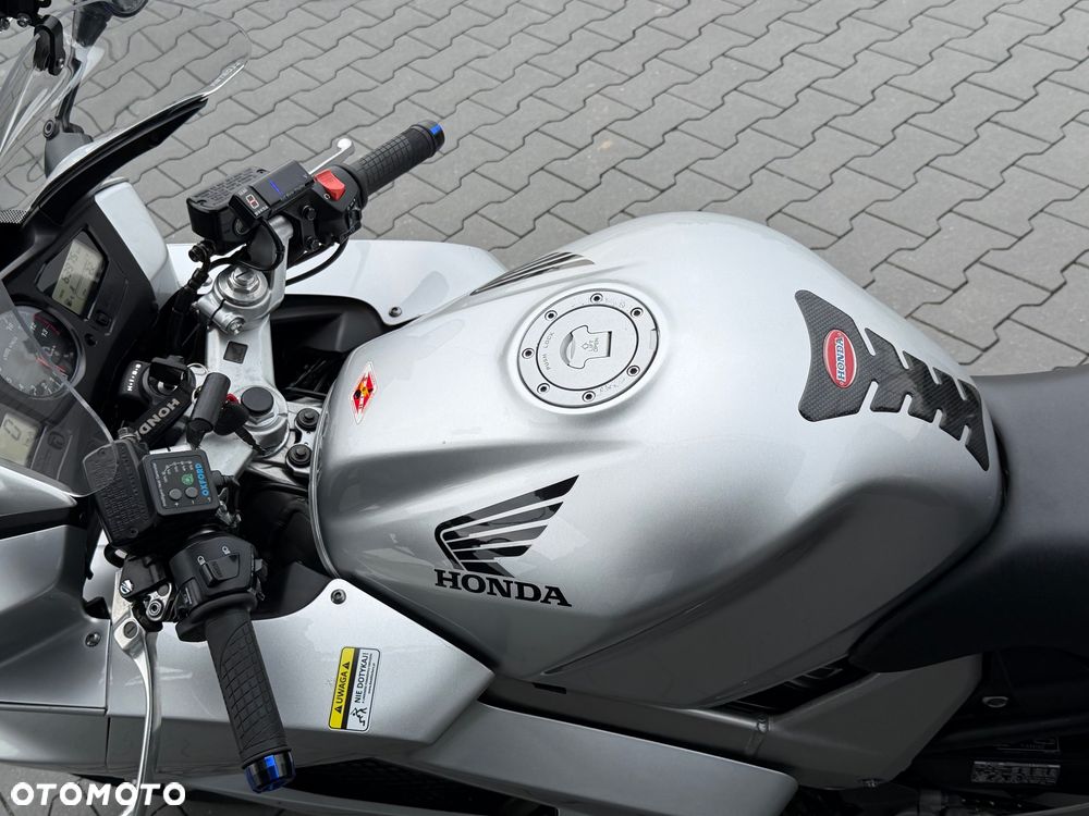 Honda VFR - 25