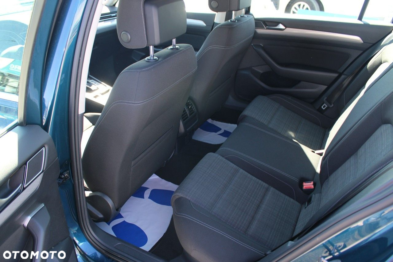 Volkswagen Passat - 27