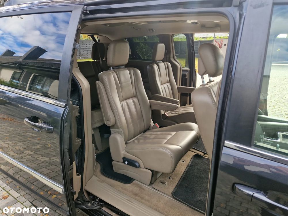 Chrysler Town & Country 3.6 Limited - 15