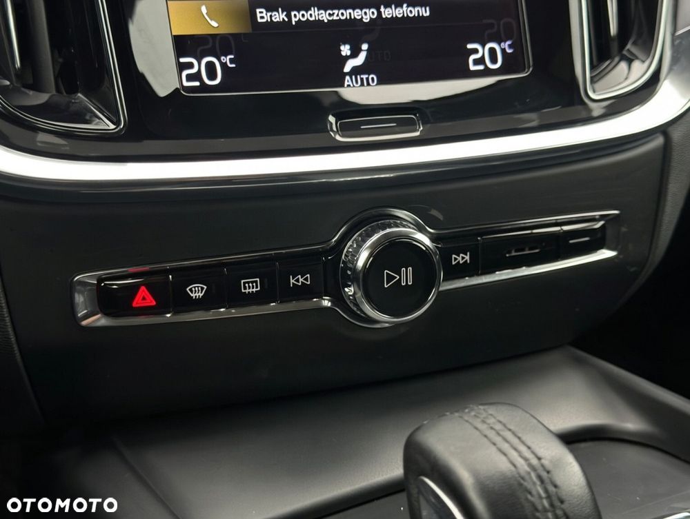 Volvo V60 Cross Country - 18