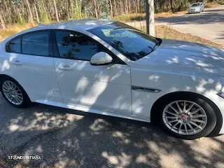 Jaguar XE 2.0 D R-Sport - 7