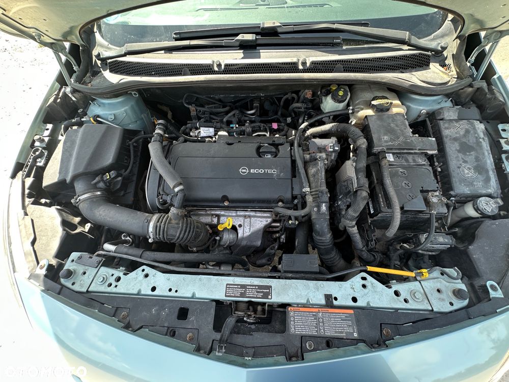 Opel Astra 1.6 Turbo Edition - 32