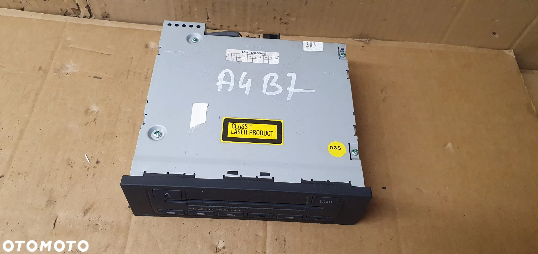 Zmieniarka płyt CD Audi A4 B7 8E0035111D - 2