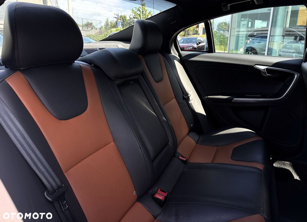 Volvo S60 Cross Country - 27