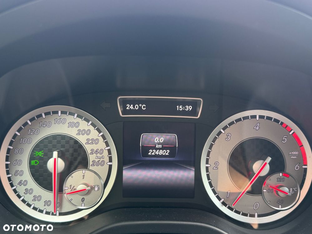 Mercedes-Benz Klasa A 200 CDI (BlueEFFICIENCY) AMG Sport - 24