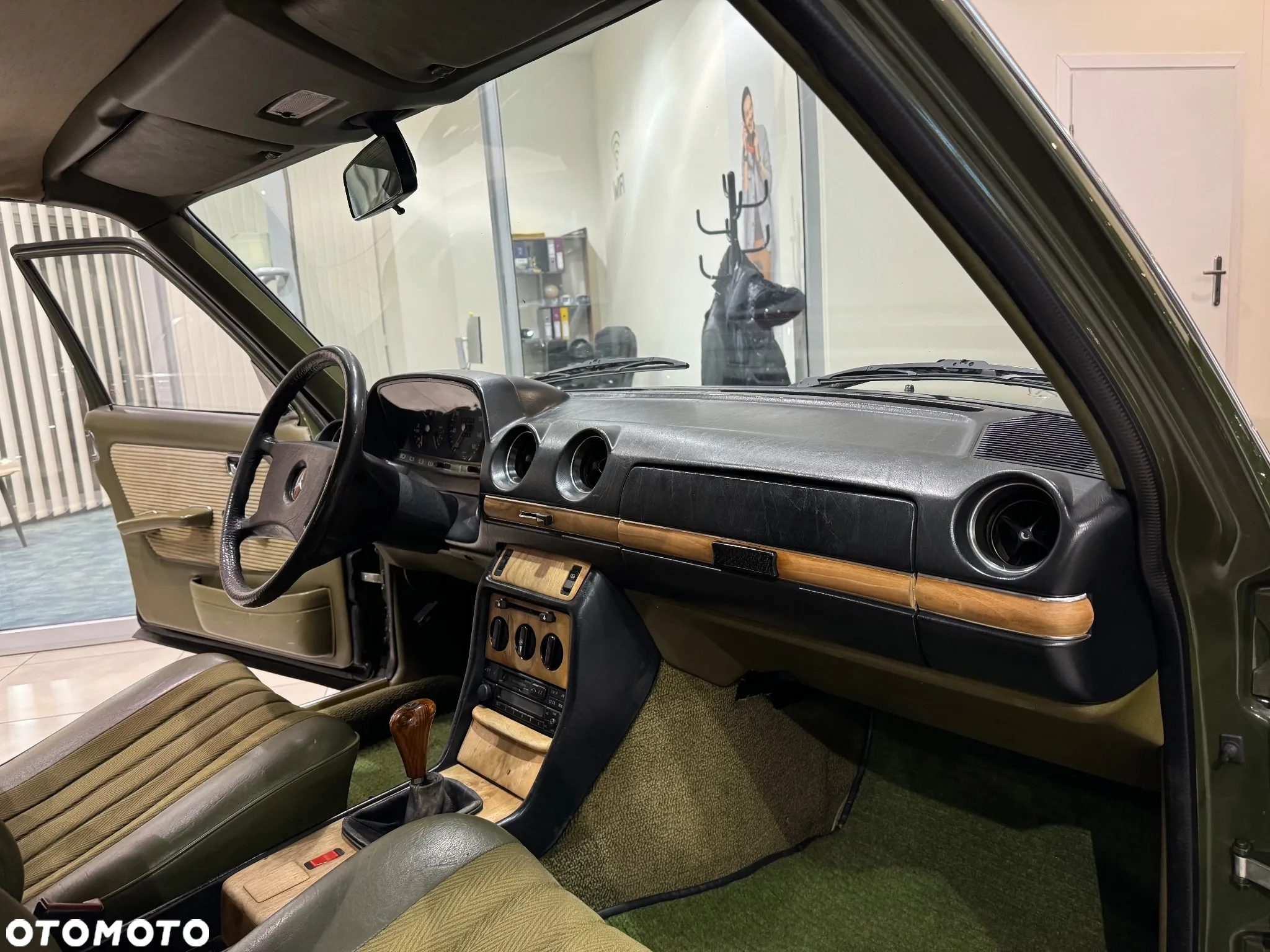 Mercedes-Benz W123 - 26