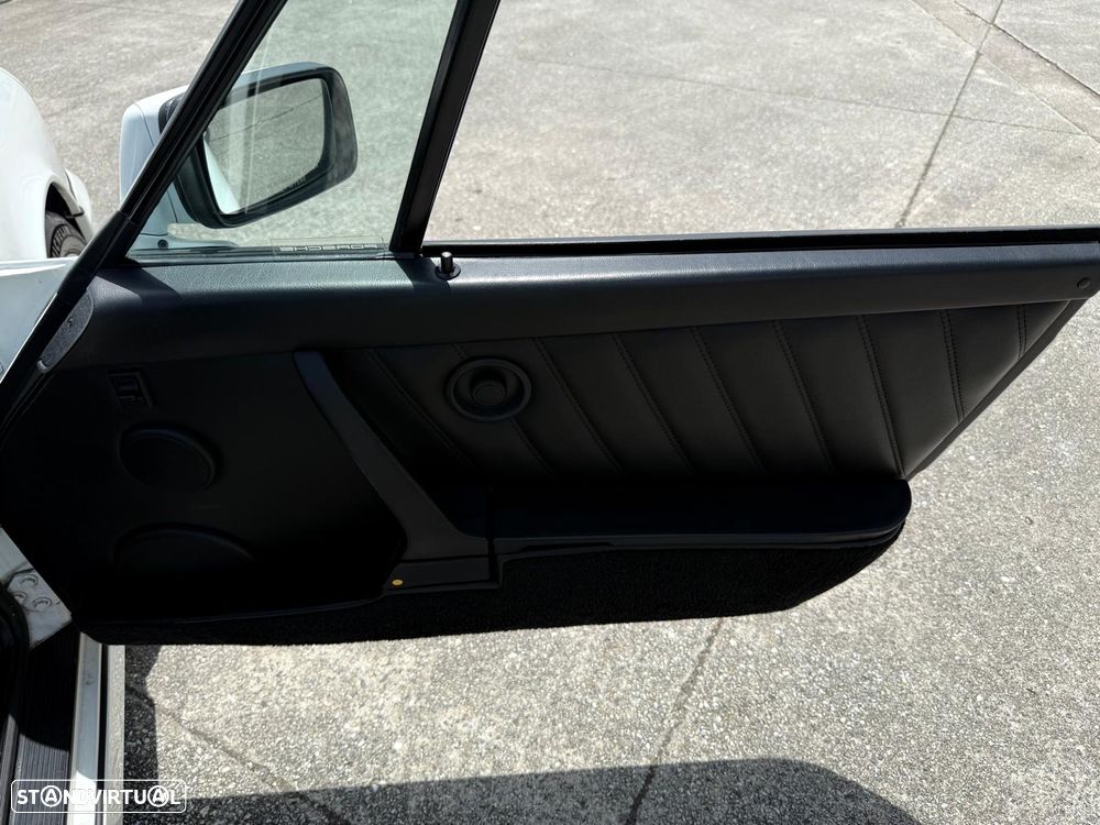 Porsche 911 (964) Cabriolet 3.6 Carrera 2 - 12
