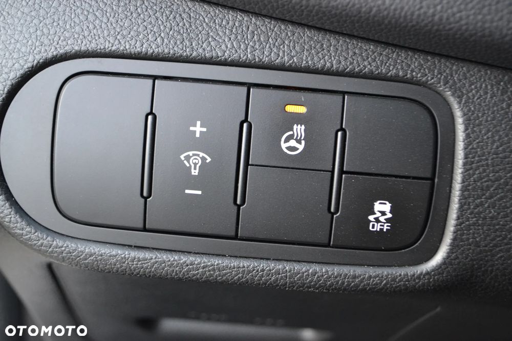 Kia Carens - 31
