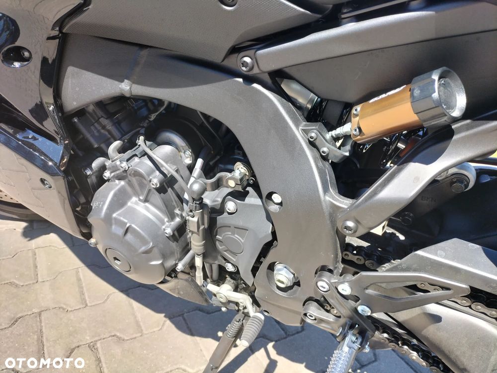 Yamaha R9 - 16