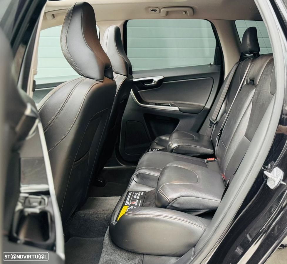 Volvo XC 60 2.0 D4 R-Design Momentum Geartronic - 12