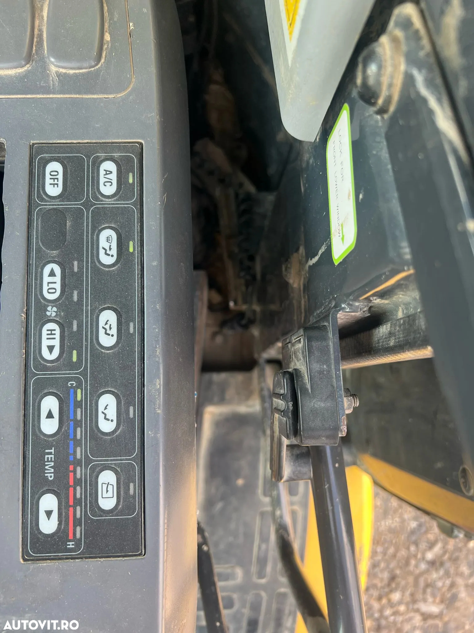 Komatsu PC138us - 9