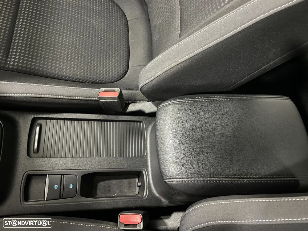Ford Focus 1.0 EcoBoost S&S COOL&CONNECT - 19
