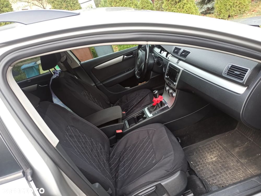 Volkswagen Passat - 12