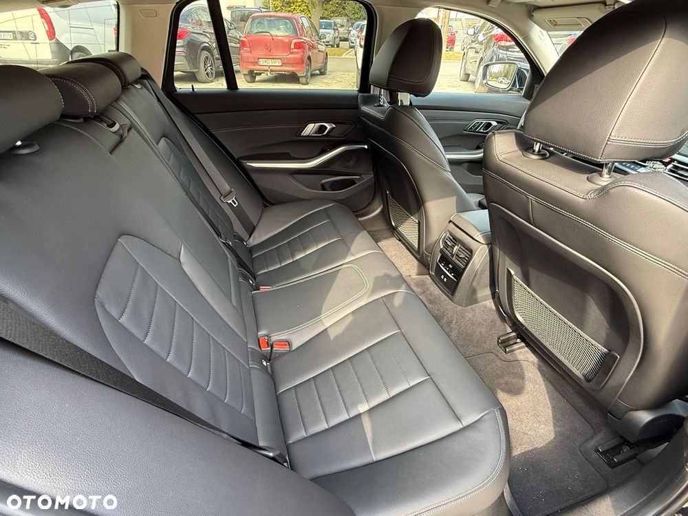 BMW Seria 3 320d xDrive Edition Luxury Line Purity - 29