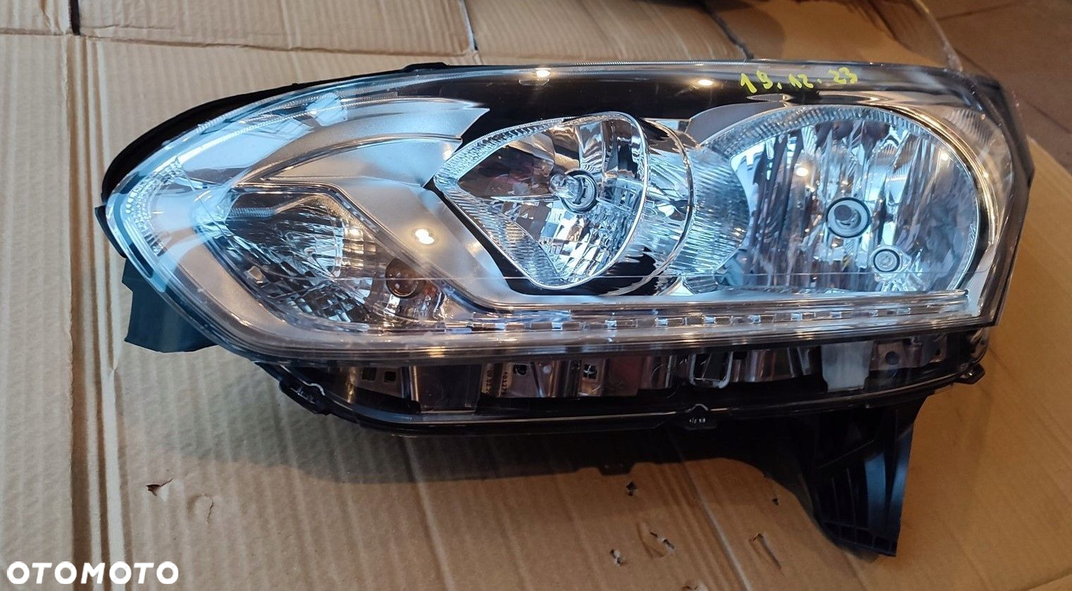 Lampa przód przednia lewa VALEO 90075013 Ford Transit Turneo Connect 13- - 2