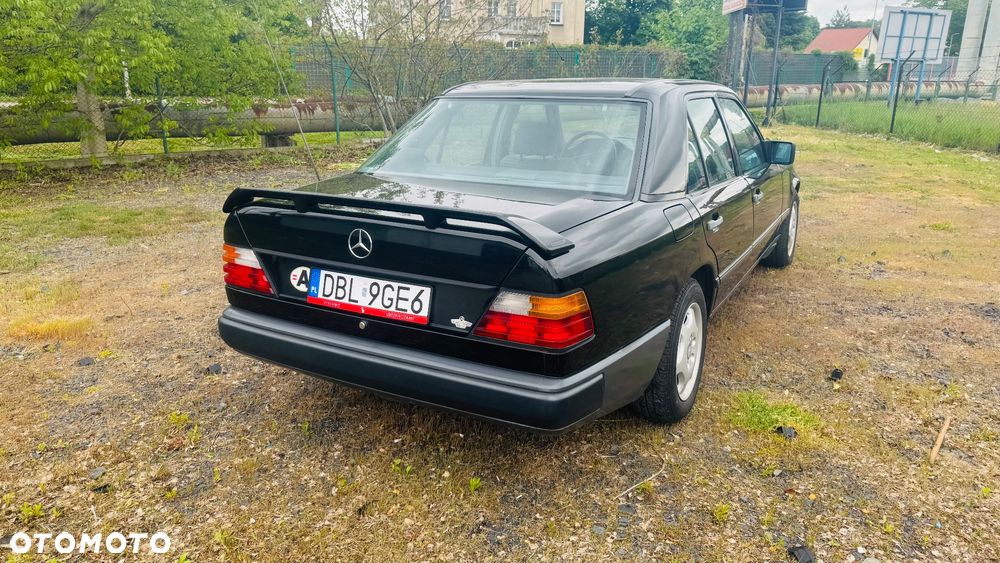Mercedes-Benz W124 (1984-1993) - 13