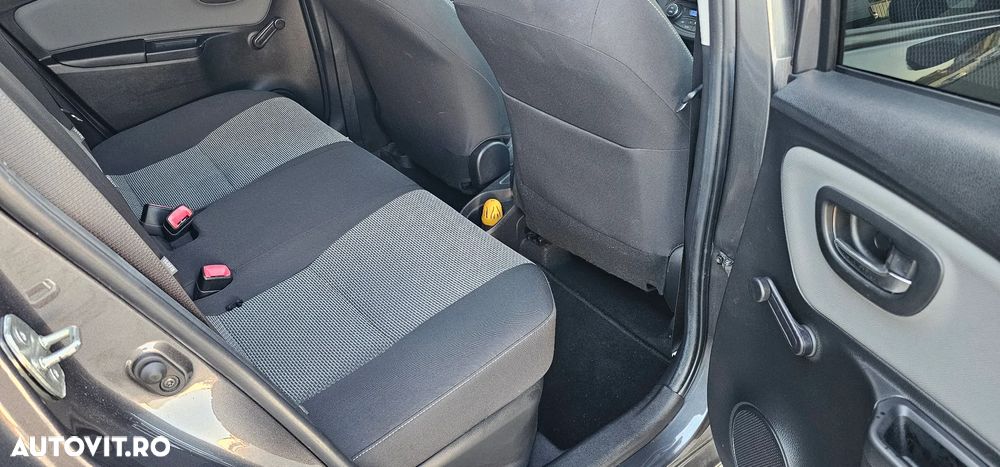 Toyota Yaris - 8