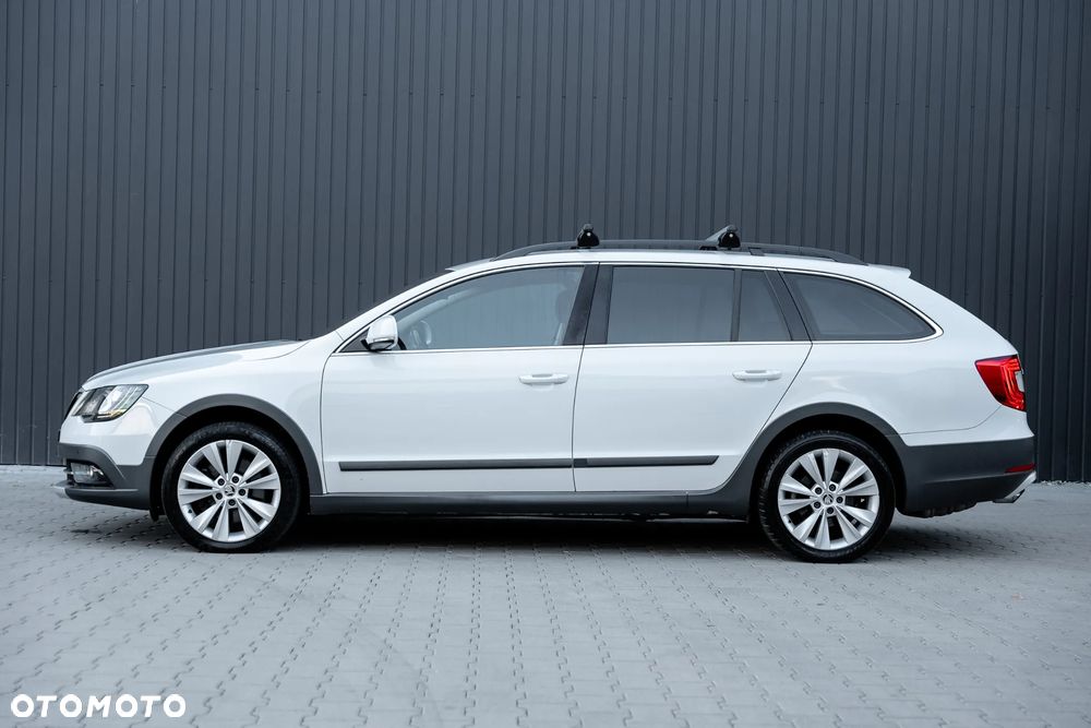 Skoda Superb 2.0 TDI 4x4 Elegance DSG - 11