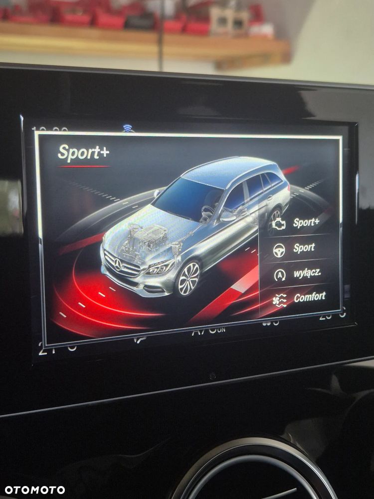Mercedes-Benz Klasa C 200 4-Matic 9G-TRONIC - 27