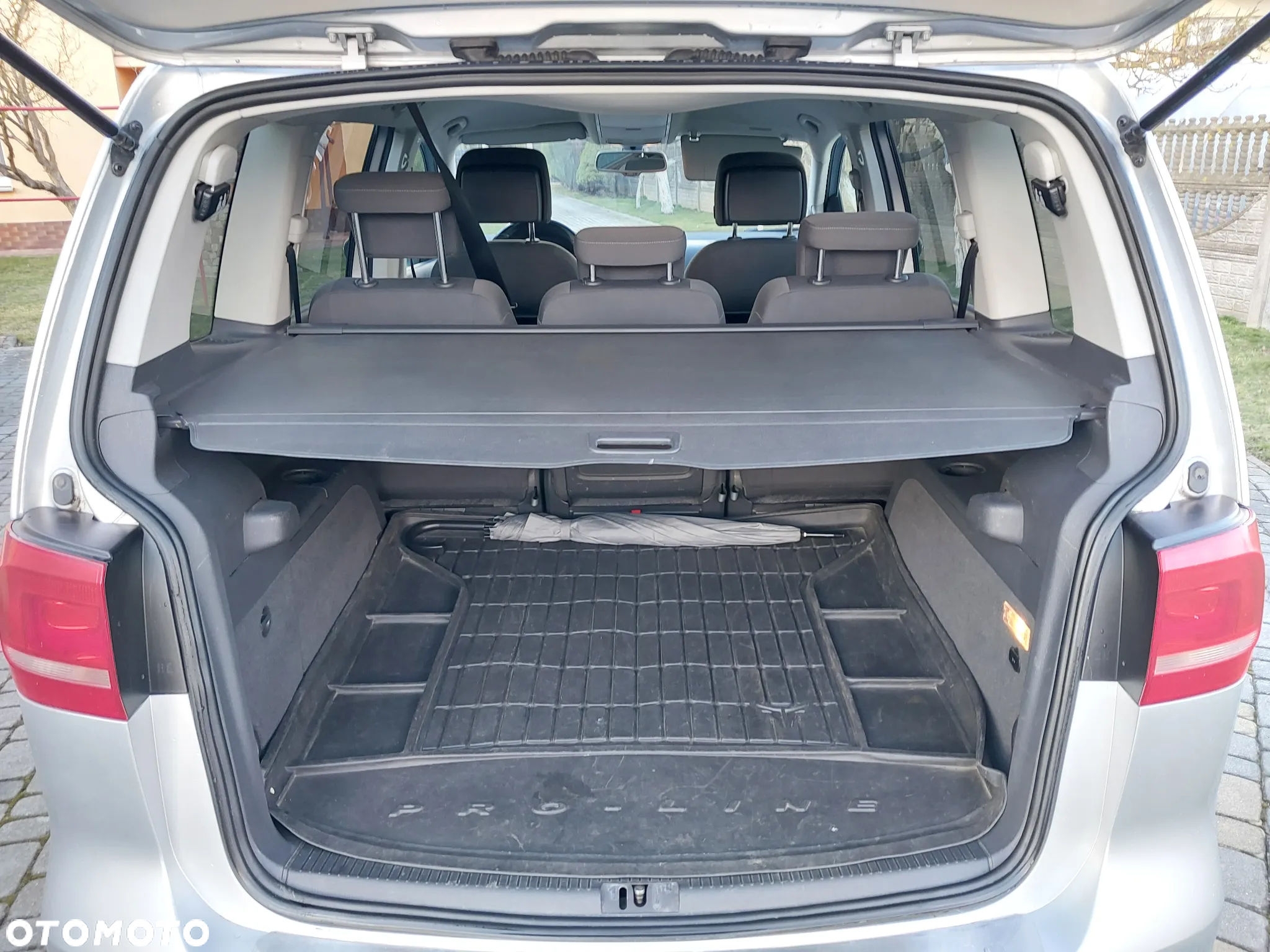 Volkswagen Touran 1.6 TDI DPF BlueMot Comfortline - 21