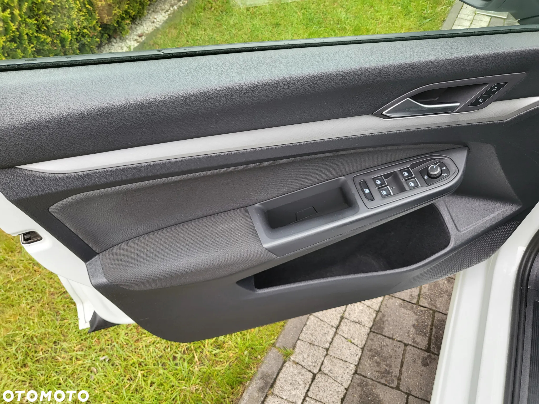 Volkswagen Golf VIII 1.0 TSI Life - 27