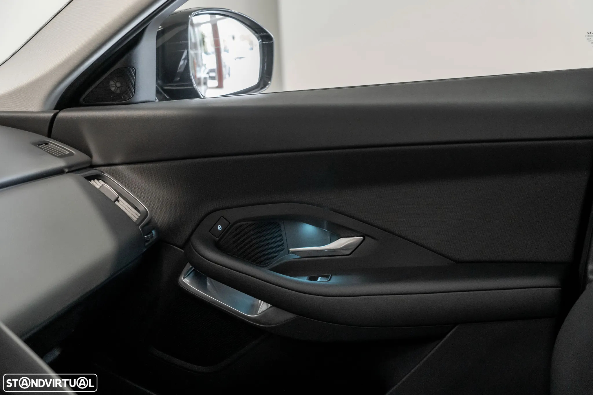 Jaguar E-Pace 2.0 i4D - 23