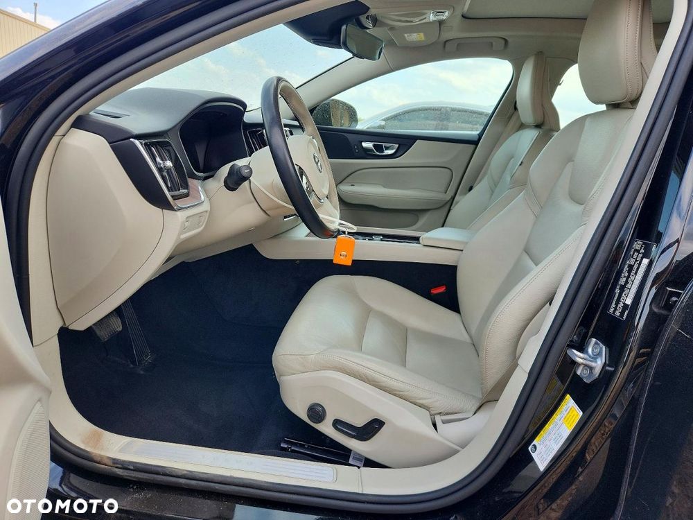 Volvo S60 T5 AWD Momentum Pro - 7