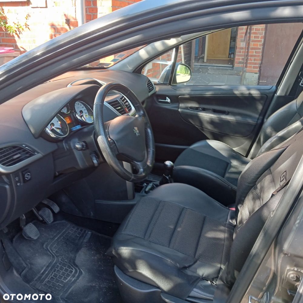 Peugeot 207 - 2