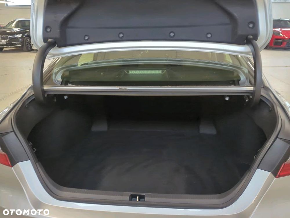 Toyota Camry - 17